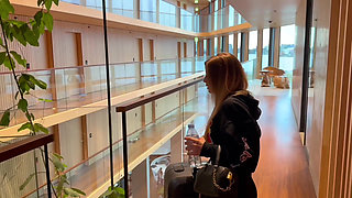 Cheating wife gets fucked on her hotel balcony