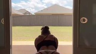 Stretch with Simone Steele