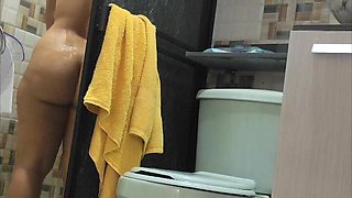 Looking at My Egyptian Stepmom While She Bathes, Real Sex