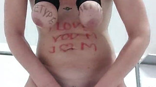 Streching Labia for My New Fan Quittype