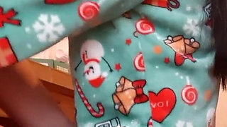 My Girlfriend and I Are Mutually Masturbating in the Kitchen While Our Housekeeper Is Preparing Breakfast