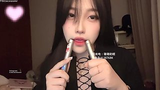 Lulu sticky tongue cleaning aceasmr