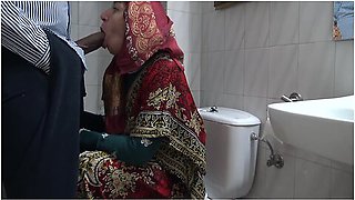 A Horny Turkish Muslim Wife Meets With A Black Immigrant In Public Toilet 5 Min