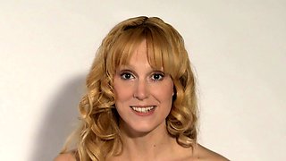 Blonde solo jerking off