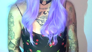 Need right now someone to play with me