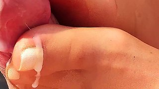 Glossy Nylon Footjob Im Garten