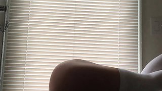 Big ass webcam slut in black stockings squirting like