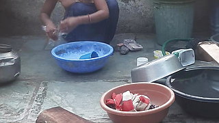 The sister-in-law of the village goes to the farm and makes a mode in the forest, showing her pussy to the sister-in-law brother