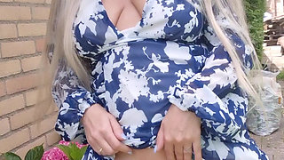 Risky Pussy Play Outdoors