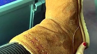 Romy Feet aka romyfeet OnlyFans - J’enlve mes chaussures