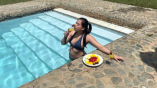 Sunny Day at the Pool, My Best Friend Jerks Me off in the Pool Until I Squirt! Naty Delgado