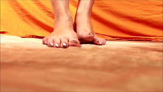 Giantess Shows off Gold High Heels