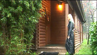 Axen a Hand in the Pussy and the Cock in the Ass to Make Her Cum