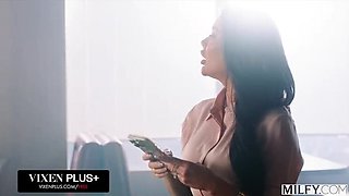 Hot MILF Savanah Storm with Big Bubble Butt Fucked Hard in Doggystyle