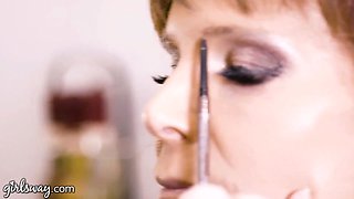 Girlsway big titted mummies Dee Williams and Syren De Mer hard fuck each other