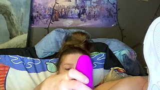 Sexy hottie Anetta Keys enjoys a solo toy masturbation