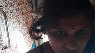 🥵INDIAN TRAIN Hot Indian Nabour Girl Sucking Dick So Good And Recieve Warm Cum In Mouth