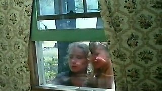 Sexy sluts get fucked doggystyle in terrific FFM retro clip
