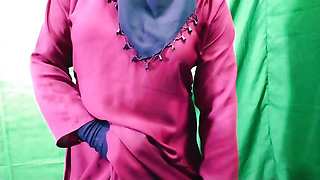 Indian Bhabhi masturbating and talking dirty in the bedroom