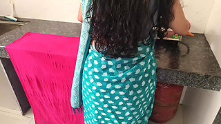 javaan bahu ko sasur ji ne ghar ki kitchen par akela paakar kiya sex daughter-in-law at home kitchen fucking after getting alone