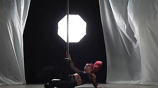 Goddess Renata Fox Dances Mesmerizingly on the Pylon