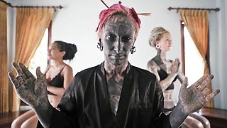 Pornstar trailer with talented Anuskatzz and Lily Lu from Dirty Dreaz