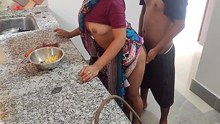 Indian Aunty Ko Kitchen Pe Husband Ne Pelke Chuda, Indian Big Boobs Bhabhi Sex Affairs in Kitchen, Indian Bhabhi Ki Chudai