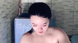 Real Amateur Girl Masturbates Until She Cums
