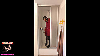 Showering and shaving with a coat and co.