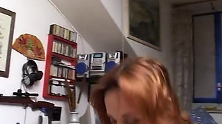 Italian amateur filmed on bed