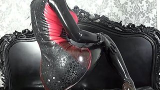 Amateur MILF oils up and toys her pussy