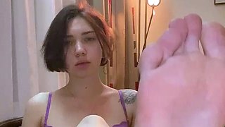 Cute amateur webcam teen girl toying pussy on webcam