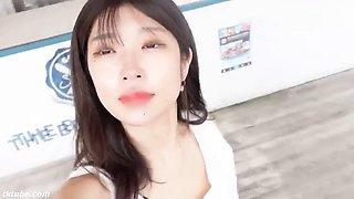 Wife gets fucked by a middle-aged man at the stations toilet by a part-time worker: Blowjob, Amateur  Japanese Porn