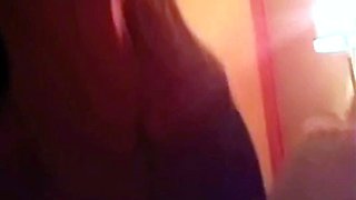 Epouse offerte devant son mari qui film et qui se branle