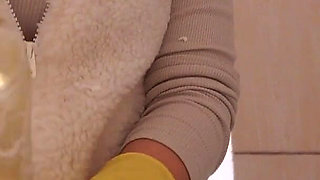 My Stepsister in Yellow Dishwashing Gloves Takes a Bath with a Dildo and Lots of White Foam and Soap