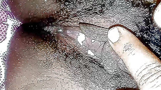 Gita aunty having sex on bed 2025 New video