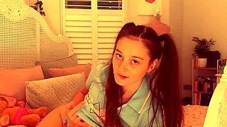 Amateur big ass brunette teen with