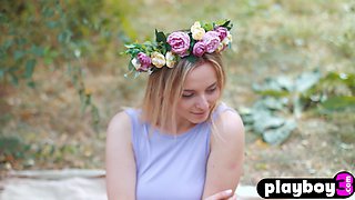 Sweet Jillean showed horny body outdoor