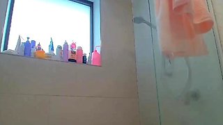 Stripshow in bathroom