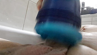 Fast fuck while bathing