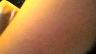 Flexible slut dildo fucks her pussy on livecam