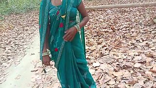 Desi Bhabhi Urineing in the Jungle
