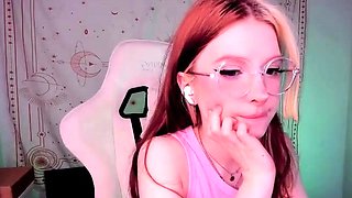 Amateur Webcam Teen Masturbates And Teases