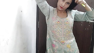 Chacha ne jabar dasti room me aakr choda