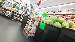 CANDID LATINA ASS GROCERY SHOPPING