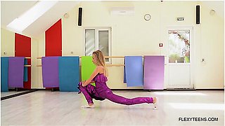 Mature Blonde Sexy Flexible Babe Elza Nagyi