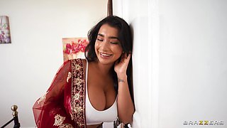 Lustful Indian cutie Aaliyah Yasin mind-blowing scene