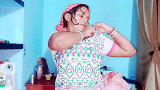 Desi babe Apki Randi gets wild in the car