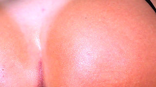 Super Cute Twerking and Dildo with Oil Riding