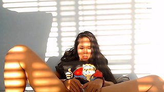 Asian Teen Gamer Masturbates to Orgasm on Webcam